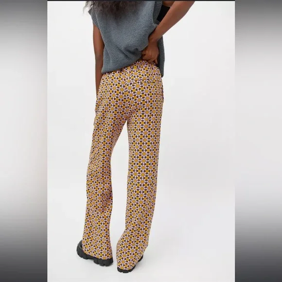 NWT Urban Outfitters culotte pull on trouser floral pants Size Large - Picture 3 of 6